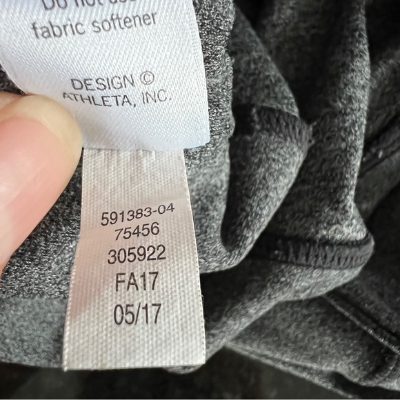 Athleta Cropped Capri Leggings Size Medium - Picture 10 of 11